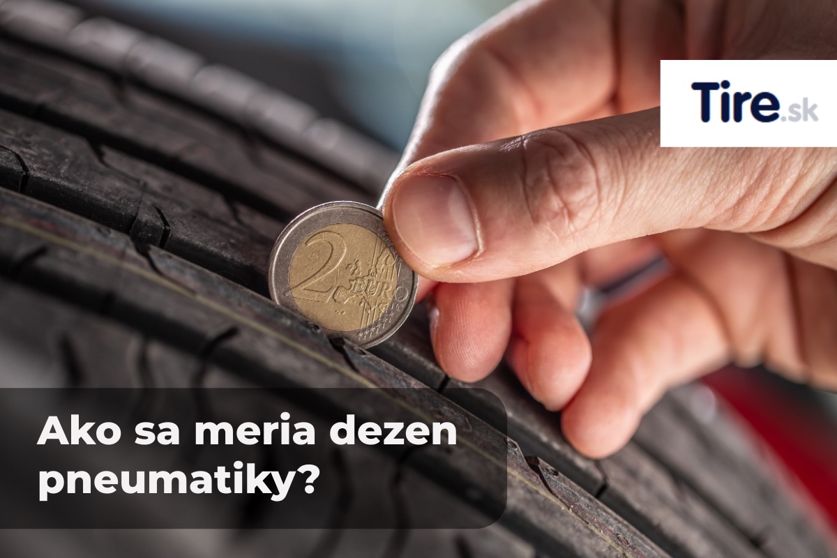 Meranie dezénu pomocou 2-eurovej mince. Jednoduchou orientačnou metódou je aj použitie 2 € mince. Zlatý okraj mince má šírku približne 4 mm, takže ak ho celý vidíte po vložení do dezénovej drážky, hĺbka je pravdepodobne pod 3 mm a pneumatika už nespĺňa požiadavky na zimnú prevádzku. 