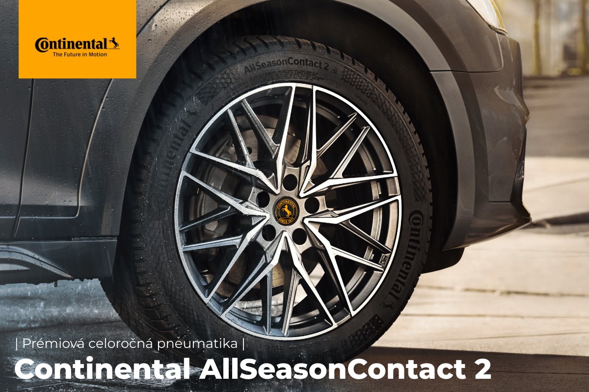 Prémiová celoročná pneumatika Continental AllSeasonContact 2 namontovaná na hliníkovom disku, detail dezénu a bočnice na osobnom vozidle.