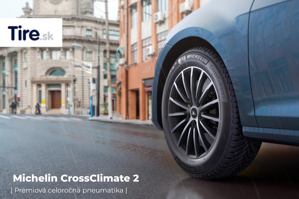 Detail dezénu Michelin CrossClimate 2 – celoročná pneumatika so smerovým vzorom a hustými lamelami pre spoľahlivý záber a bezpečnosť.