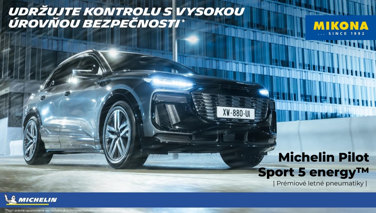 Michelin Pilot Sport 5 Energy letné pneumatiky na modernom SUV počas jazdy na mokrej vozovke v meste v noci