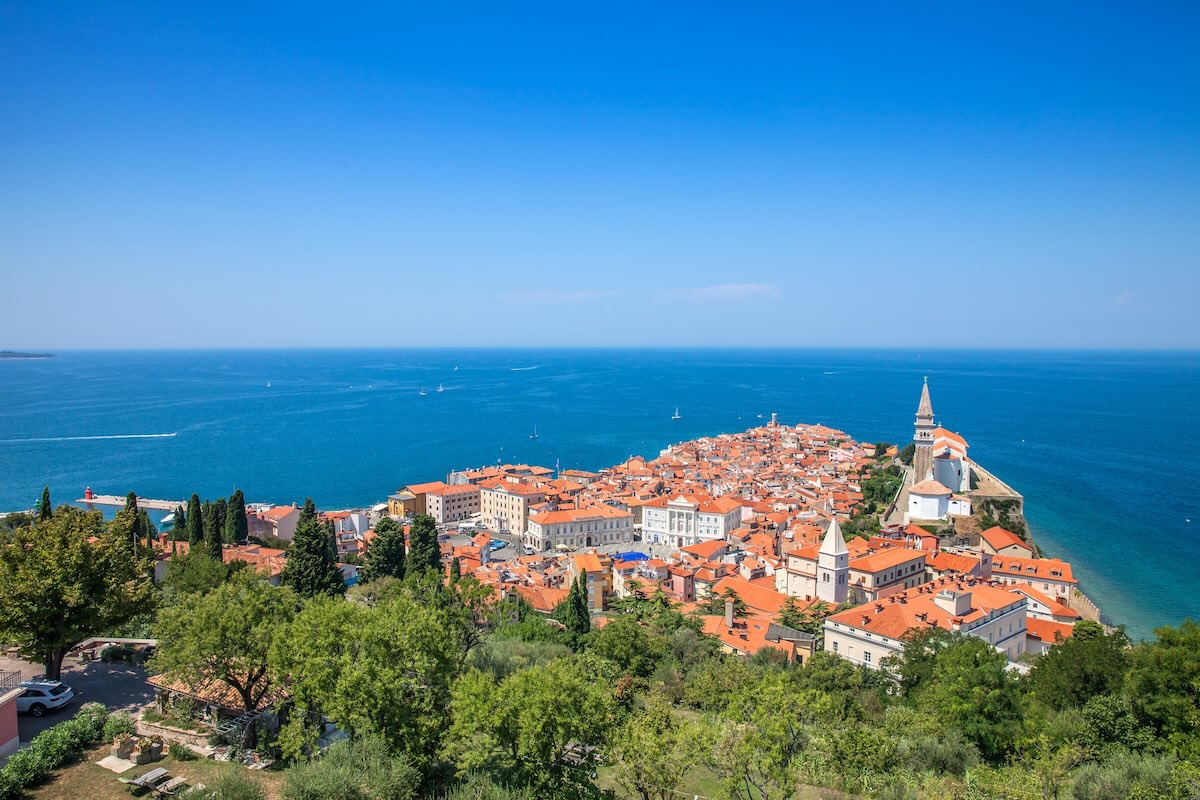 Piran, slovinské pobrežie Jadranského mora.