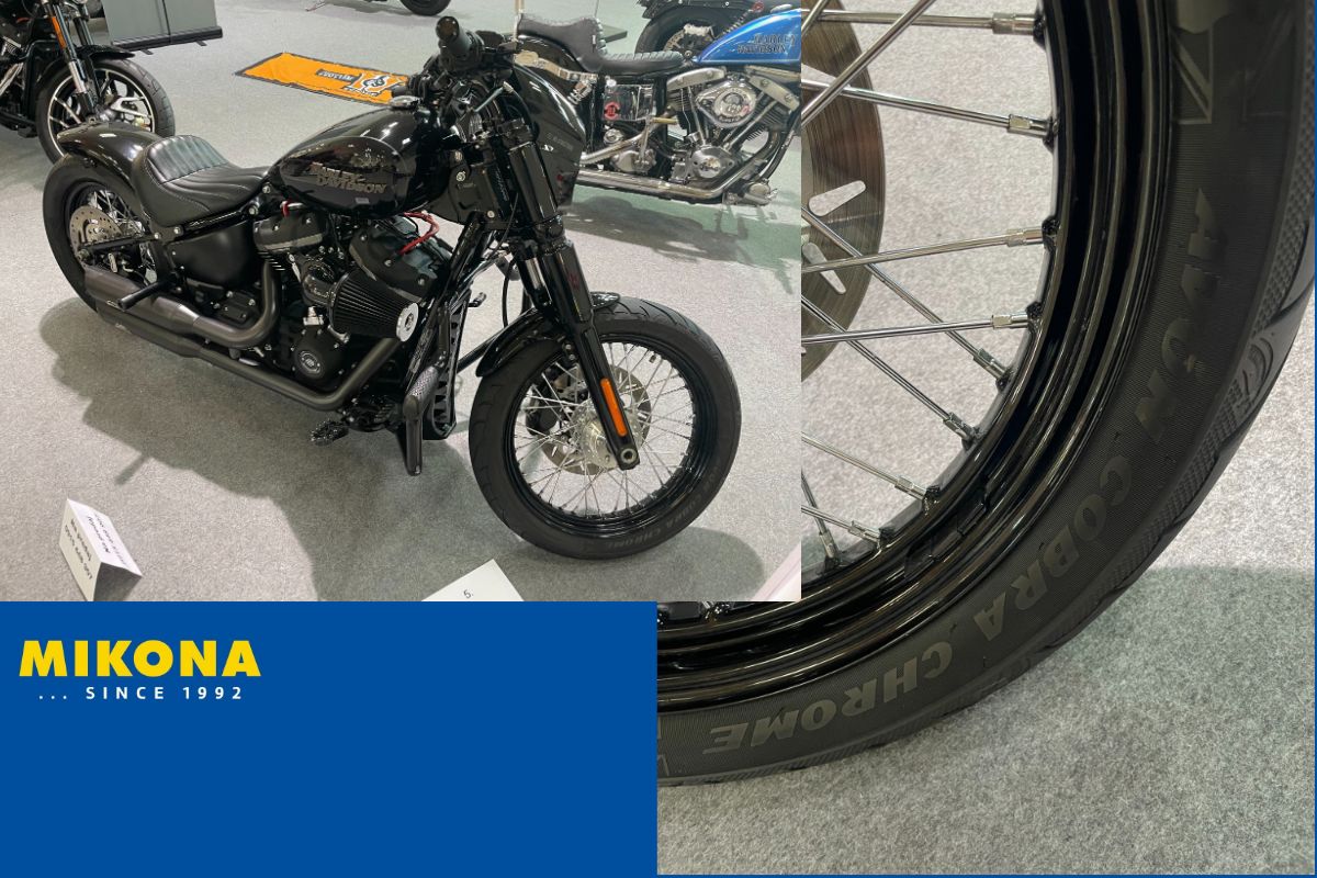 Harley-Davidson cruiser s pneumatikou Avon Cobra Chrome na výstave Motocykel Auto Motor Caravan Show 2026.