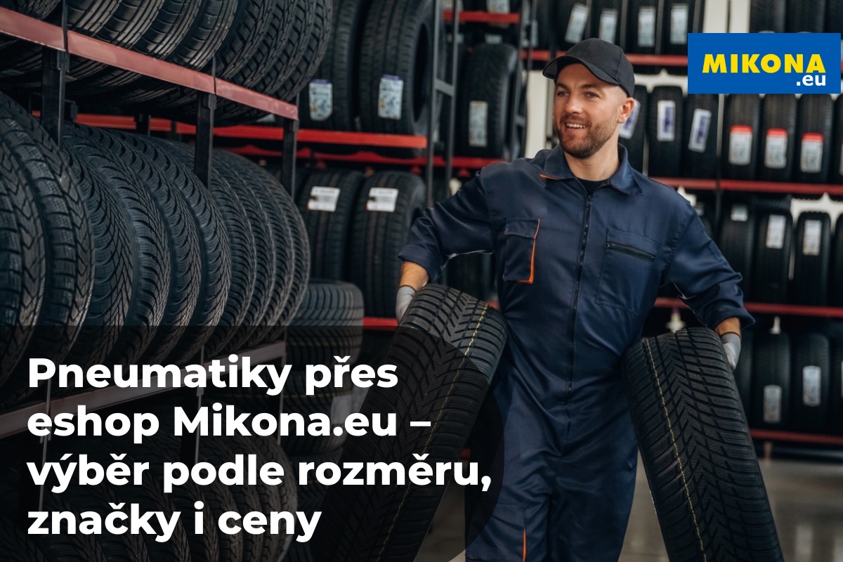 Pracovník skladu drží pneumatiky mezi regály plnými pneu – nákup pneumatik přes eshop Mikona.eu s reálným skladem a širokou nabídkou.