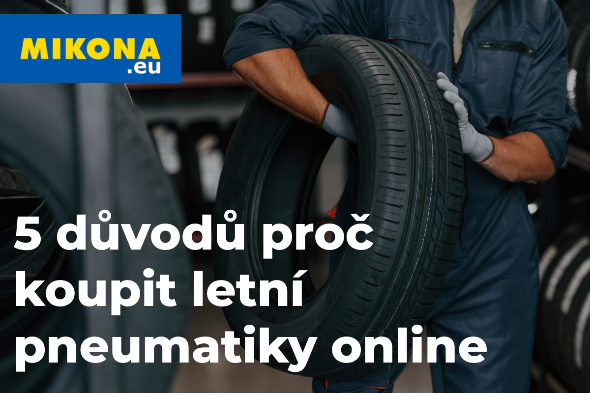 Mechanik drží letní pneumatiku v servisu – proč koupit letní pneumatiky online na Mikona.eu